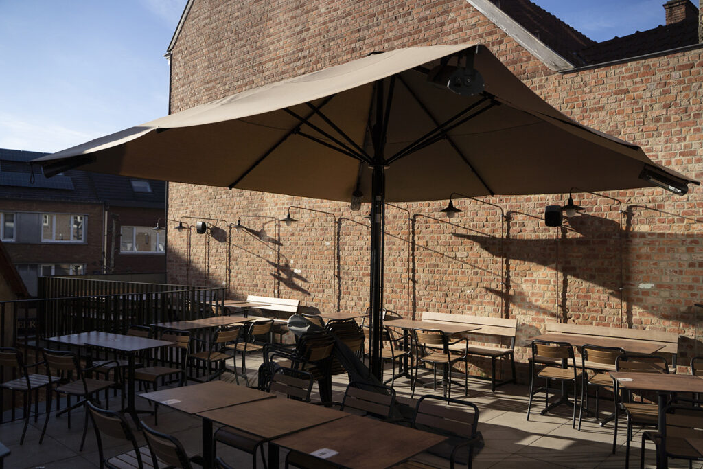 dakterras/rooftop bar in centrum Hasselt bij stadsbrouwerij en café Brewmine TAP